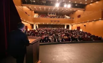Pursaklar Belediyesi oyuncularından Pursaklar’a yakışır tiyatro gösterisi
