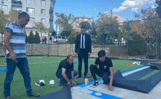 Pursaklar’da halı sahalar yenileniyor
