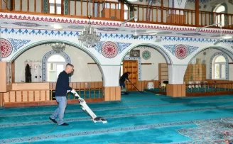 Ramazan Bayramı öncesi camilere temizlik