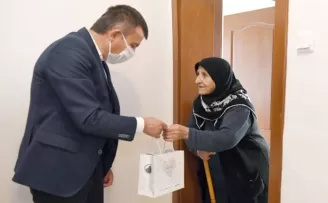 Rengârenk çiçeklerine kavuştu
