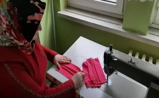 Rengarenk üretilen maskeler Çaykara’da vatandaşa ücretsiz olarak dağıtılacak
