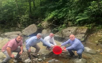 Rize’de 15 bin kırmızı benekli alabalık dere ile buluştu
