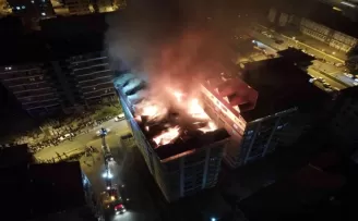 Rize’de bir binanın terasında yangın çıktı
