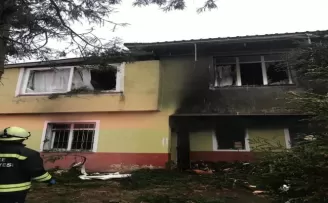 Rize’de düşen yıldırım evlere zarar verdi
