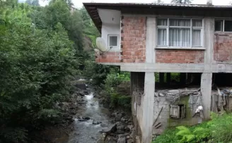 Rize’de geçtiğimiz ay yaşanan selde hasar gören 17 riskli bina yıkılacak
