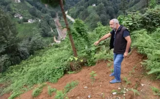 Heyelan sonrası mezar 30 metre kaydı