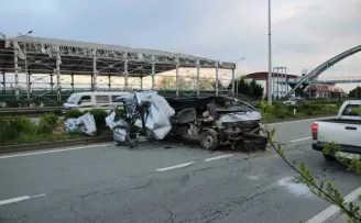 Rize’de hurdaya dönen aracın sahibi yaralandı