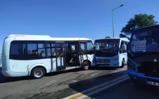 Rize’de iki dolmuş kafa kafaya çarpıştı: 17 yaralı