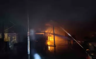 Rize’de mobilya fabrikasında yangın
