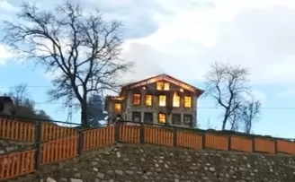 Rize’de tarihi konak yangında kül oldu
