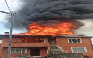 Rize’deki yangında ev kullanılamaz hale geldi
