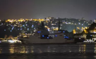 Rus savaş gemileri İstanbul Boğazı’ndan geçti