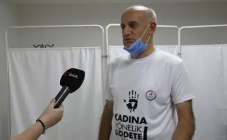 Sağlık çalışanlarından kadına şiddete tişörtlü tepki
