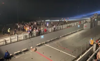Sahil Güvenlik Komutanlığı yangın ile mücadele ediyor
