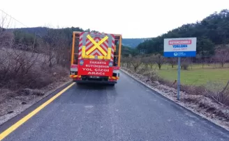 Sakarya Büyükşehir’den kırsal yollarda çizgi mesaisi
