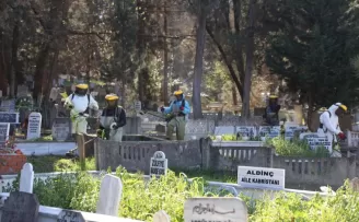 Sakarya’nın 16 ilçesindeki mezarlıklar bayrama hazırlanıyor