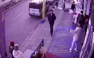 Sancaktepe’de 3 kişilik organize battaniye hırsızlığı kamerada
