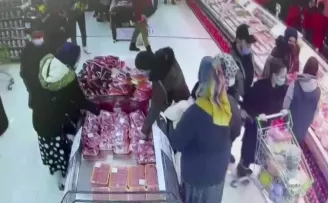 Sancaktepe’de kaşla göz arasındaki 10 bin liralık telefon hırsızlığı kamerada
