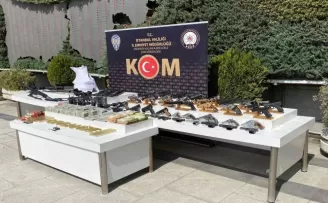Sarallar operasyonunda ele geçen silahlar sergilendi