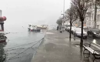 Sarıyer’de lapa lapa kar yağdı
