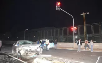 Sarıyer’de minibüs ile otomobil çarpıştı: 3 kişi yaralandı
