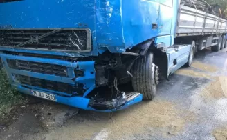 Sarıyer’de tır ile işçileri taşıyan servis aracı çarpıştı: 2 ağır yaralı
