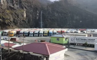 Sarp Sınır Kapısı’ndaki tır kuyruğu 12 km’ye ulaştı
