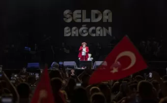 Selda Bağcan’dan Mersin’de Cumhuriyet Bayramı konseri