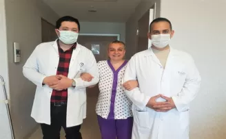 Selfie çekerken şüphelendi, beyninde tümör çıktı
