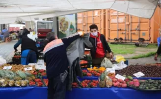 Semt pazarında belediye denetimi
