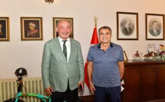 Şenol Güneş’ten Trabzon Büyükşehir Belediyesi’ne ziyaret
