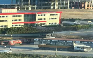 Silivri’de saman yüklü tır alev alev yandı
