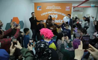 Sinan Özen Ve Baha, şarkılarını Çekmeköy’de özel çocuklar için seslendirdi
