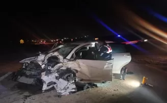 Sincan’da kamyon ile otomobil kafa kafaya çarpıştı: 1 ölü, 2 yaralı
