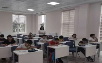 Sincan’da öğrenciler ücretsiz İngilizce kurslarıyla hem eğlendi hem öğrendi
