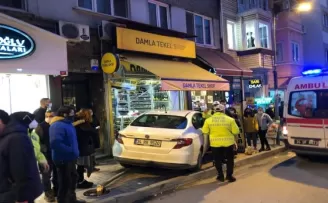 Şişli’de dükkana dalan araç dehşeti yaşattı
