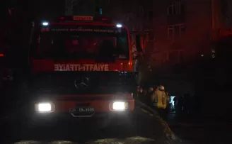 Şişli’de malzeme deposunda korkutan yangın
