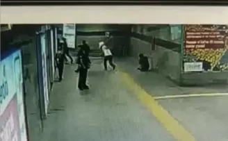 Şişli’de metro girişinde silahlı saldırı kamerada
