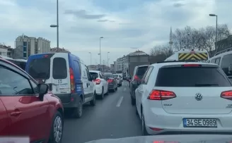 Sokağa çıkma kısıtlamasına rağmen Avcılar’da şaşırtan trafik
