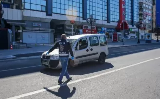 Sokağa çıkma kısıtlamasının ikinci gününde Ankara sokakları boş kaldı
