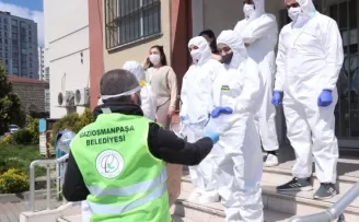 Sokağa çıkma kısıtlamasının ilk gününde sağlıkçılar unutulmadı
