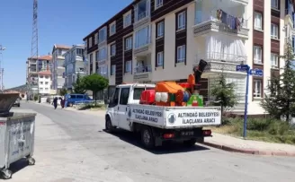 Sokak sokak dezenfekte ediyorlar
