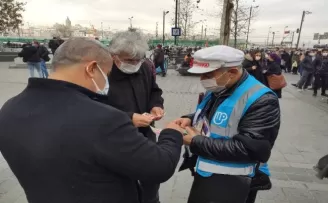 Sosyal mesafesiz milli piyango kuyruğu havadan görüntülendi
