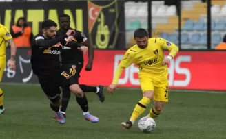 Spor Toto Süper Lig: İstanbulspor: 2 - Kayserispor: 1 (İlk yarı)
