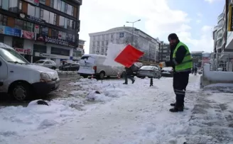Sultanbeyli Belediyesi karla mücadele çalışmalarını sürdürüyor
