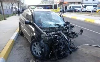 Sultanbeyli’de feci kaza, 3 ağır yaralı
