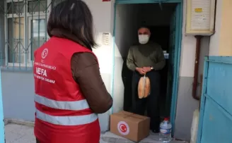 Sultanbeyli’de kısıtlamada sokağa çıkamayan ihtiyaç sahipleri unutulmadı
