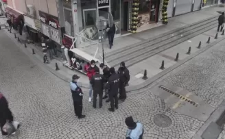 Sultanbeyli’de polis ekiplerinden droneli korona denetimi
