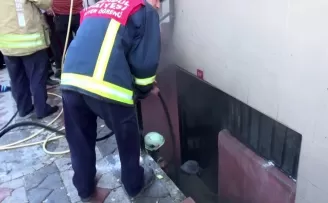 Sultangazi’de bodrum katında yangın çıktı

