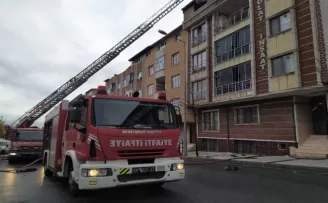 Sultangazi’de çatı katındaki yangın paniğe neden oldu
